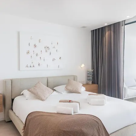 Semesterbostad Infinity 1-2 Luxe Partial Sea View 2b